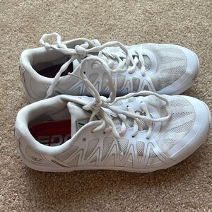Varsity Edge cheer shoes 6.5 good condition